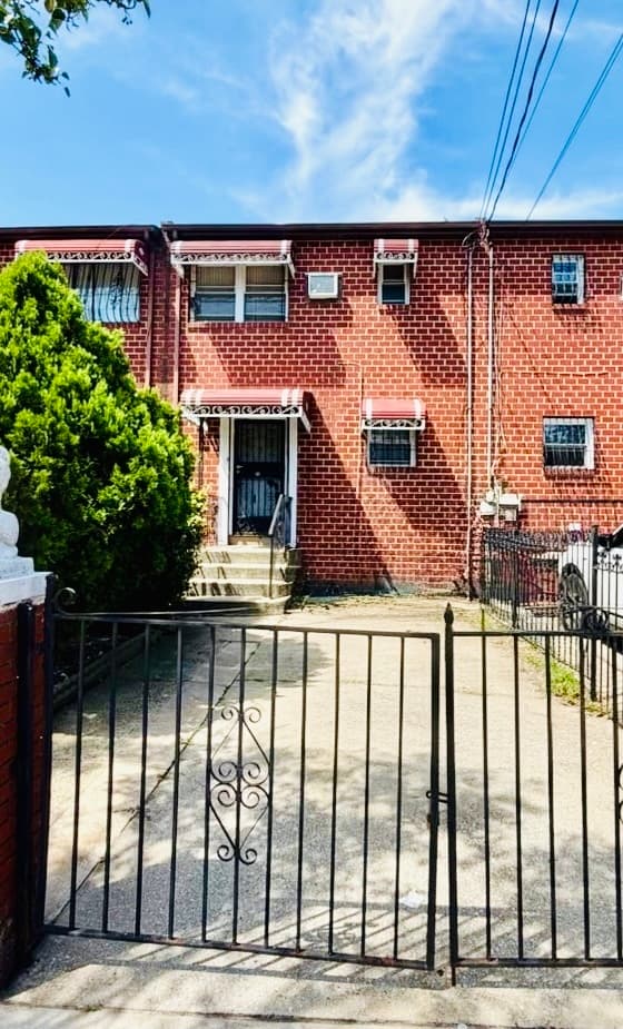 Front exterior of 582 Hendrix Street